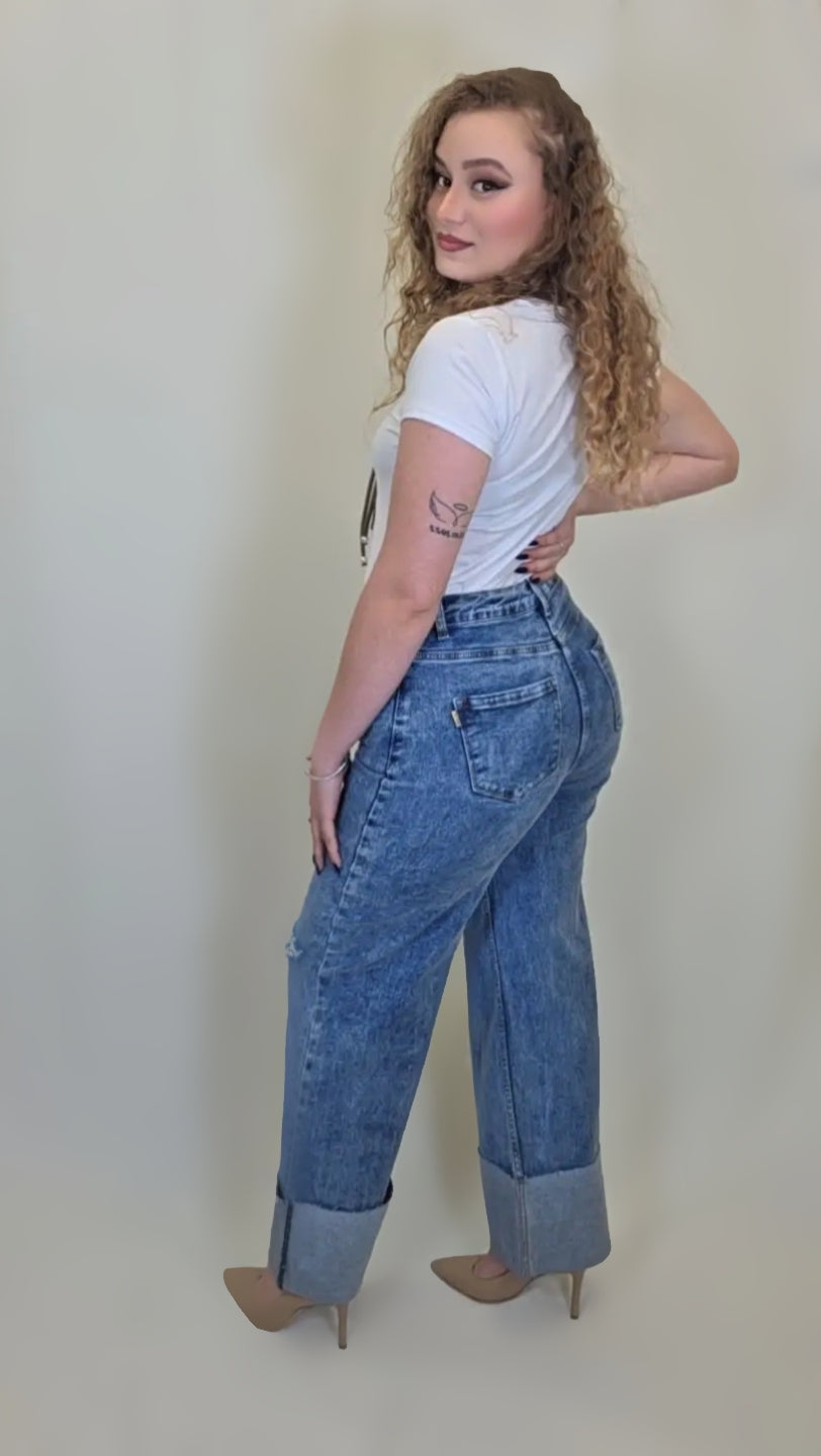 Vintage Cuff Distressed Wide-Leg Jeans – Classic Blue