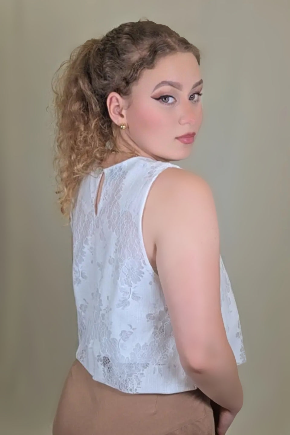 Delicate Lace Sleeveless Blouse – Soft White Bloom